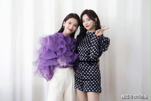 超越|刘涛杨超越破次元同框！一个甜美一个优雅，合影依旧那么美腻