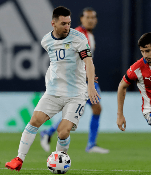 原创梅西进球被吹中楣阿根廷11巴拉圭后防线只认识奥塔门迪