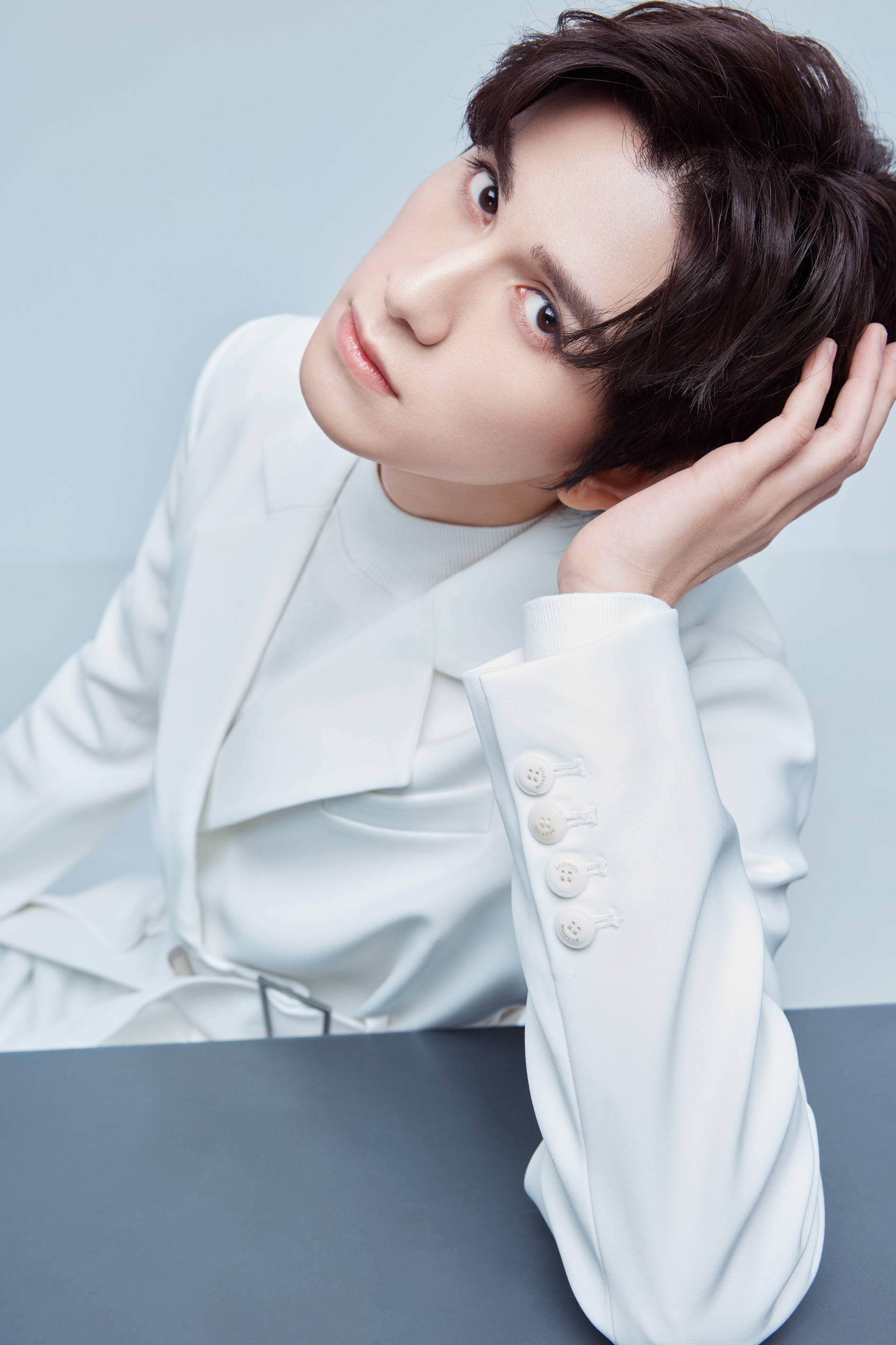 朱赞锦主演《武林有骄气》正式开机 白色西装写真尽显儒雅气质