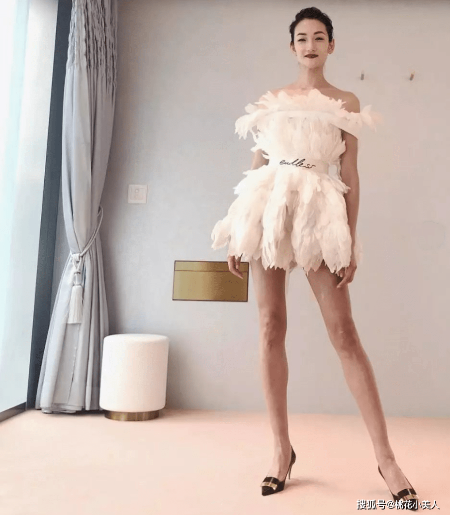 永爱|亚洲第一超模，结束欧美超模的时代，童年曾被2名男子锁在床上