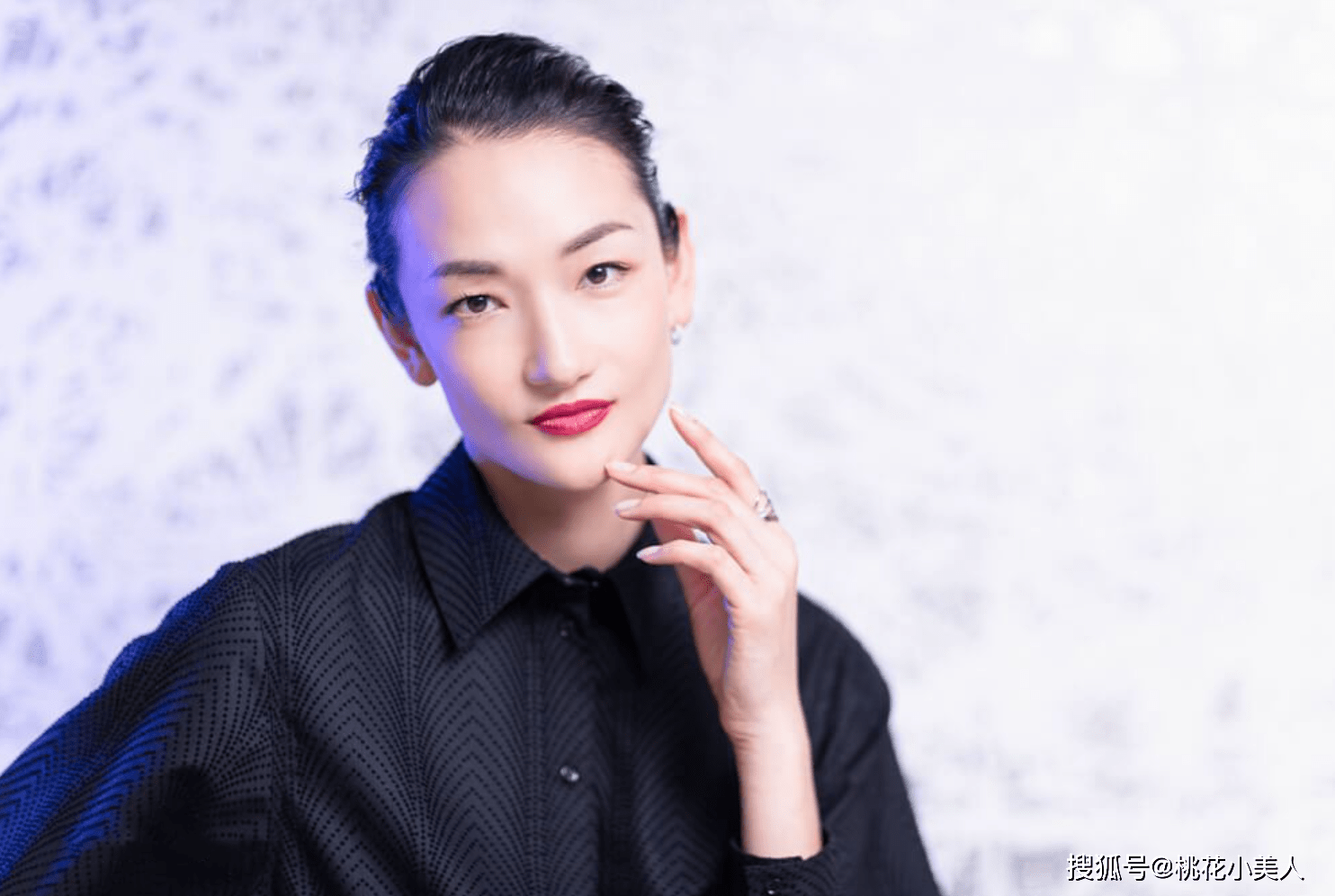 永爱|亚洲第一超模，结束欧美超模的时代，童年曾被2名男子锁在床上