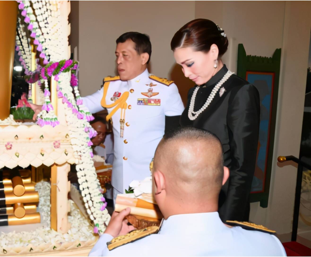 耳坠|诗妮娜衣品提升不算啥，耳坠与项链奢侈又稀有，婆婆都不舍得佩戴