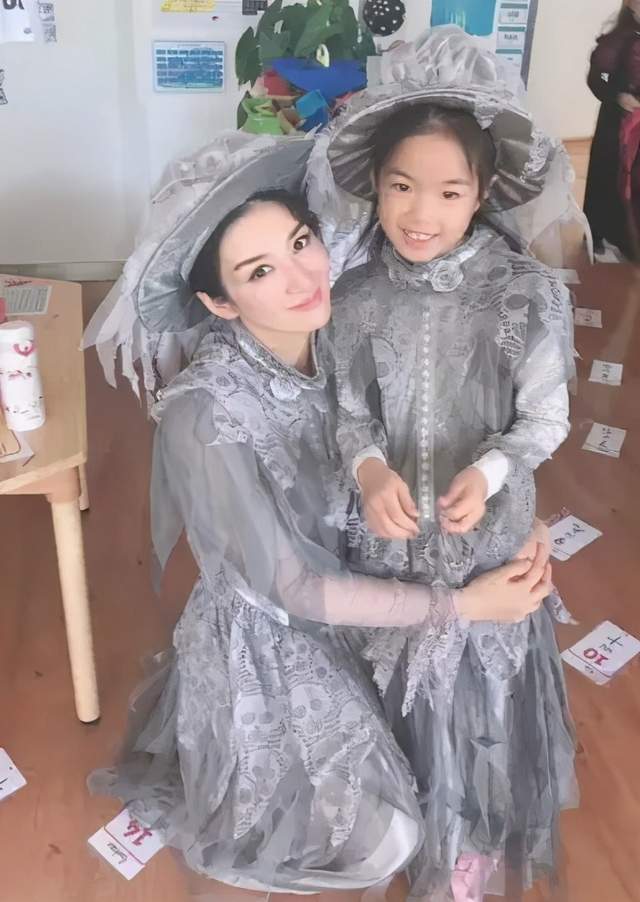 黄奕自揭与黄毅清的夺女大战,将过往变成表演素材