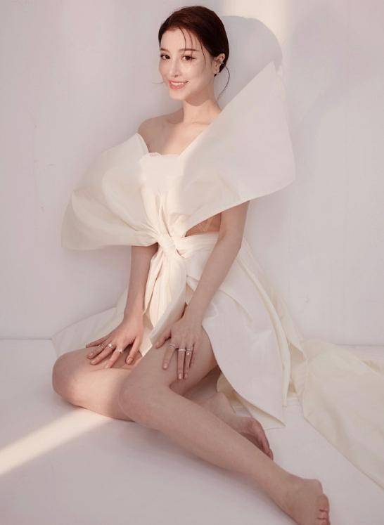 刘翔|刘翔前妻葛天晒照，29岁皮肤白皙状态佳，减重后穿衣风格变时尚