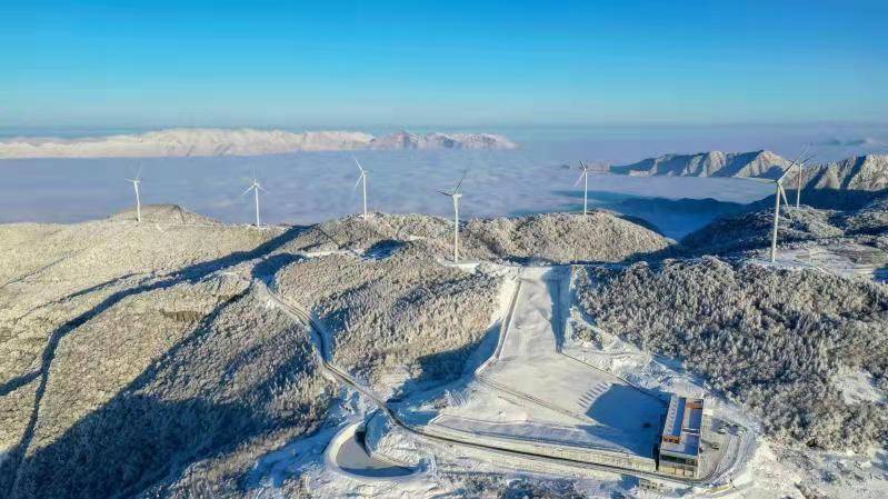 冬季滑雪就来五峰国际滑谈球吧体育雪场华中地区规模最大、功能最全的滑雪场！(图2)