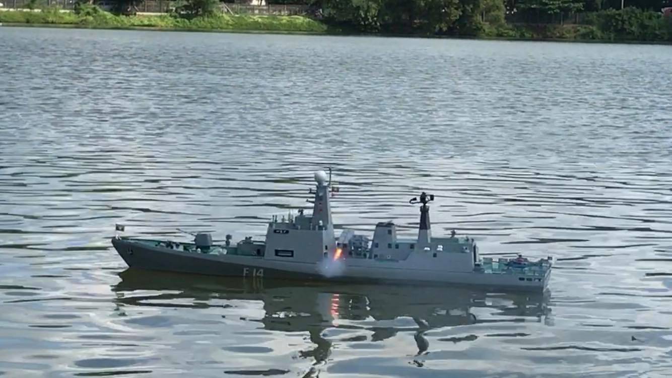缅甸军迷自制的f14辛标信号导弹护卫舰模型,还能发射"