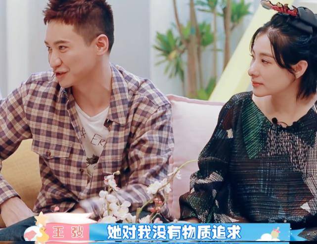 王弢谈个人收入,聊天中无意暴露刘璇人品,是不是物质女一目了然