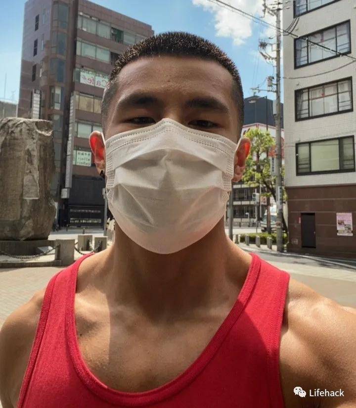 成都肌肉男晒了张背影照网友不淡定了