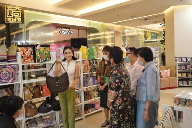 蓄长发|获准蓄发？贵妃诗妮娜成泰王后宫中唯2蓄长发女性，地位获提升