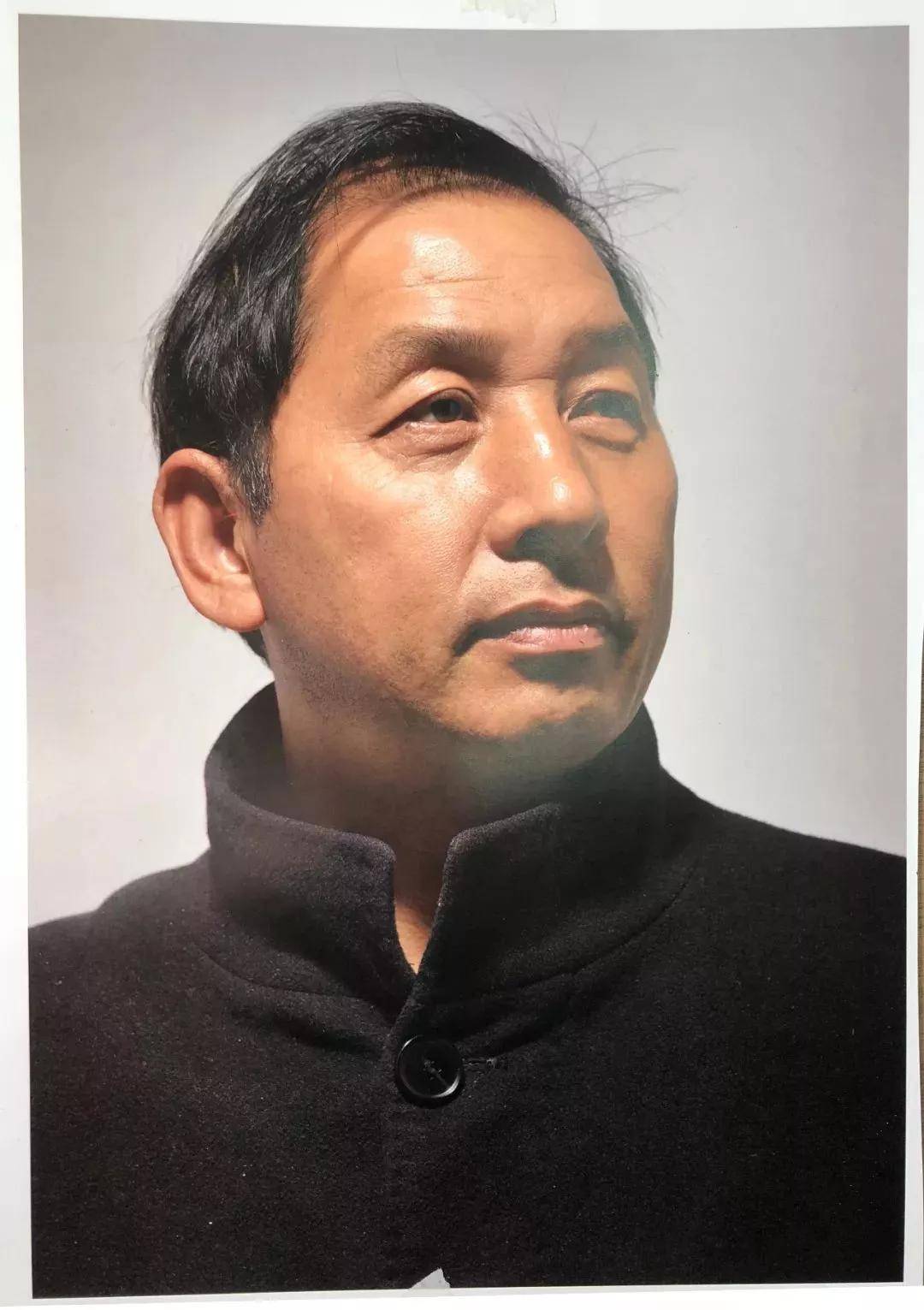 宅美术|教你画标准式四分之三侧男中年素描头像