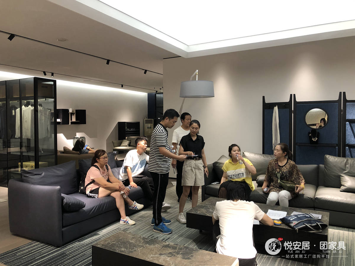 相比少赚一点，却能赢得消费者的口碑，在工厂方看来，还是非常划算的。至此，家具工厂团购模式对家居商城的