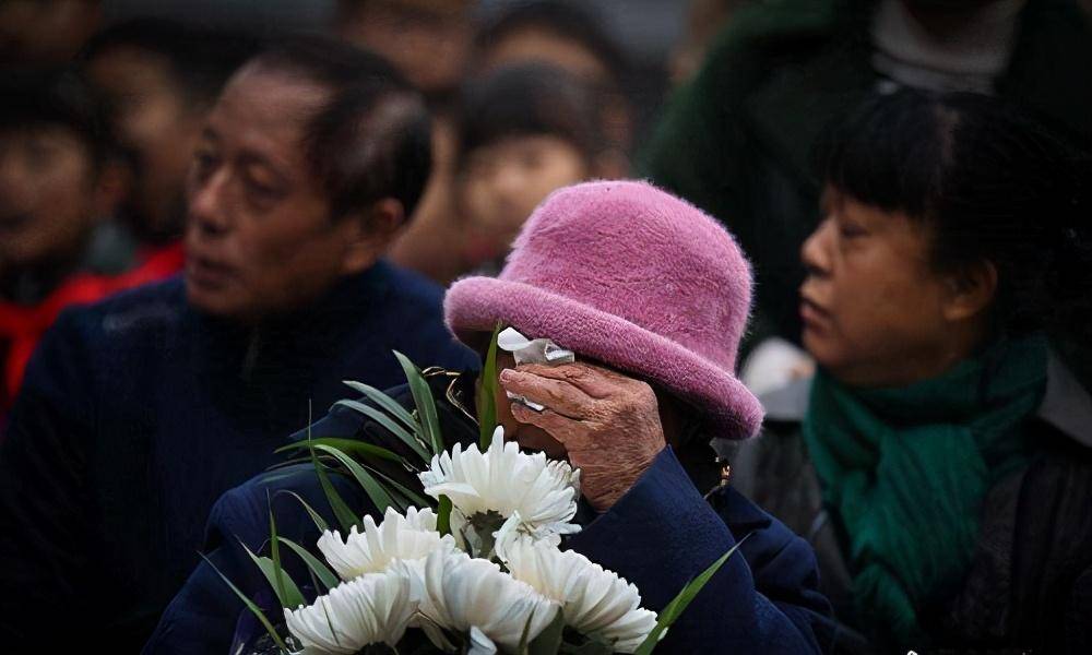 老人去世后，在银行的存款怎么办？没有它，银行一分也不给