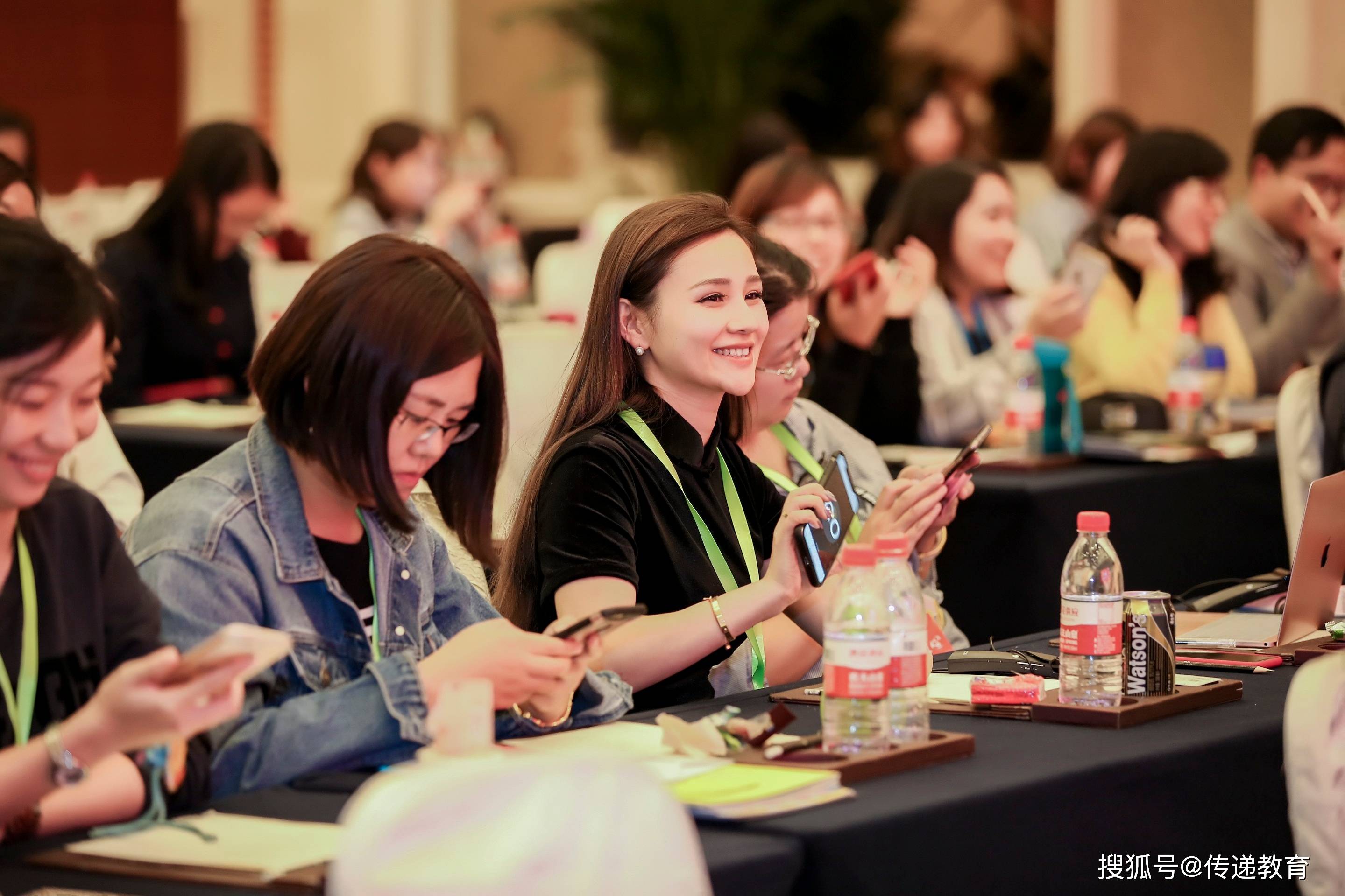 科学老师的英文 8938cba8051d457e8f4e6ea8cc515e64.jpeg