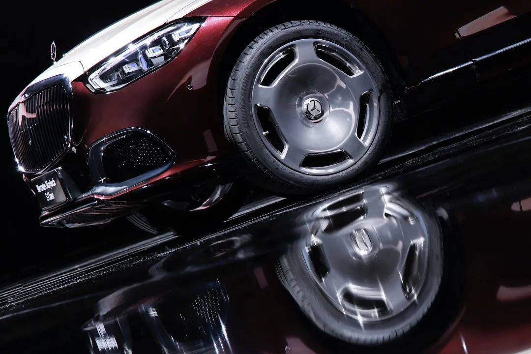 高级脸背影杀2021款奔驰迈巴赫GLS480 GLS600