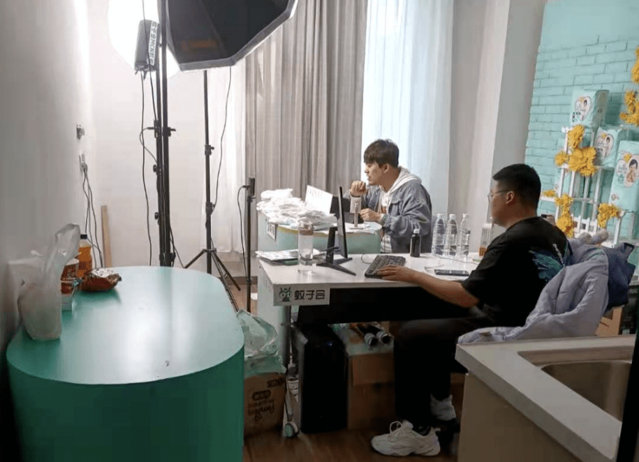 李芊|骂战、吵架、哭诉：“演绎式”直播便宜了谁？