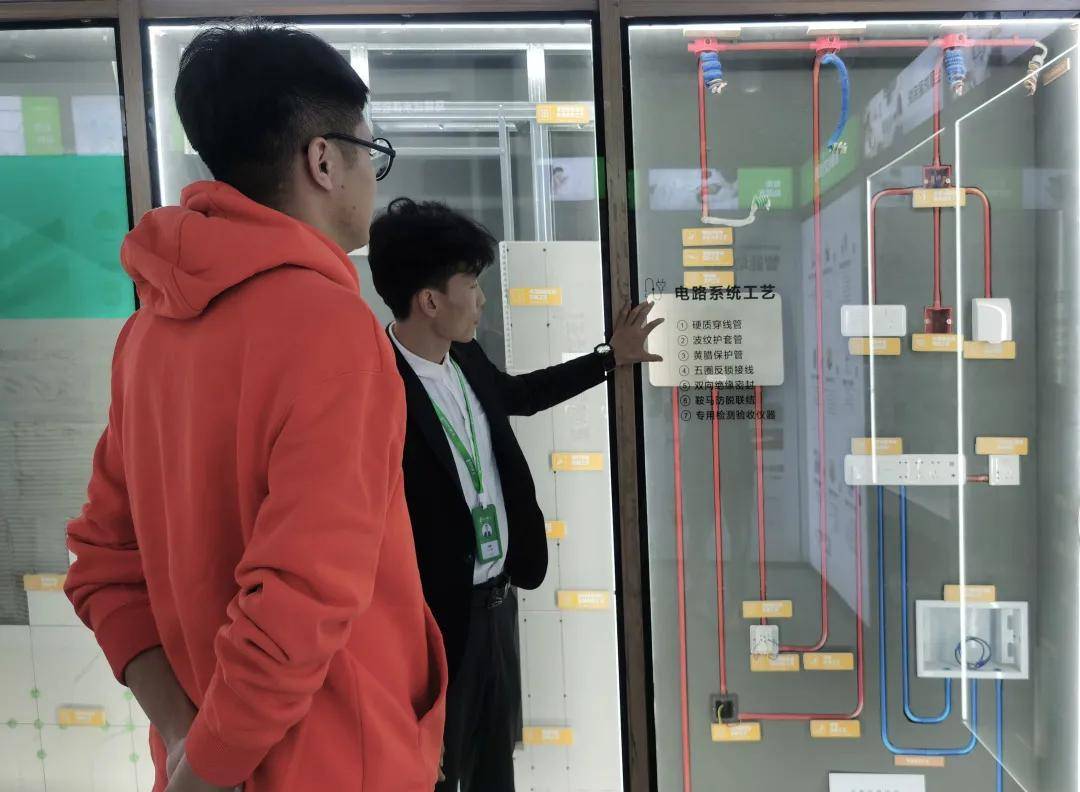 积木家作为国家装修标准起草单位, 有100 项国家专利工艺,可以做到省