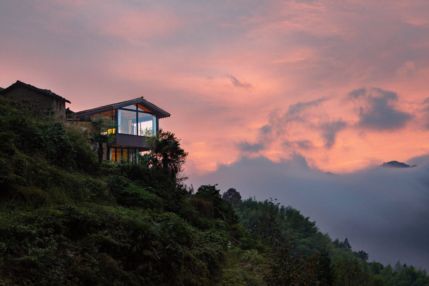 躲在这样的民宿里看夕阳，看山景