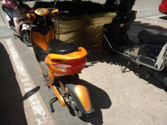 电瓶车装电瓶视频 37d16095107f4d94a672d9378f2b467a.jpeg