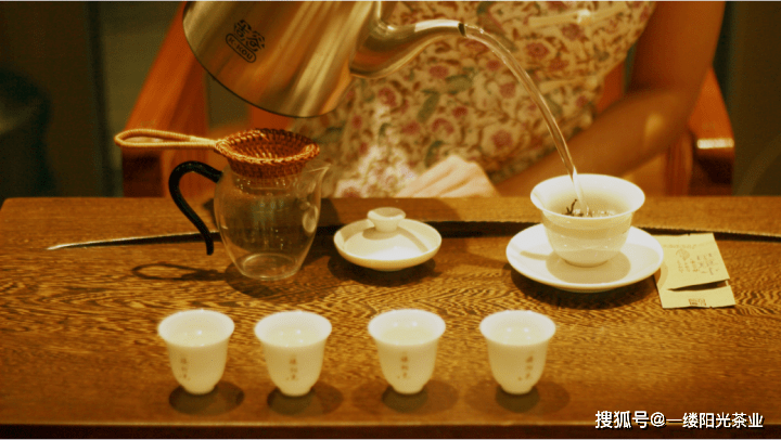 虽然最重要的是泡茶三要素,但茶艺六要素能增加这杯茶的意境之美
