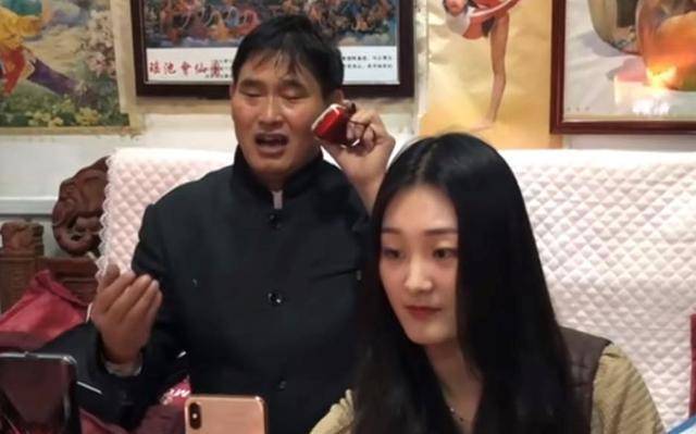 大衣哥家的媳妇 a7573463b55f46788f8a74a800174f42.jpeg