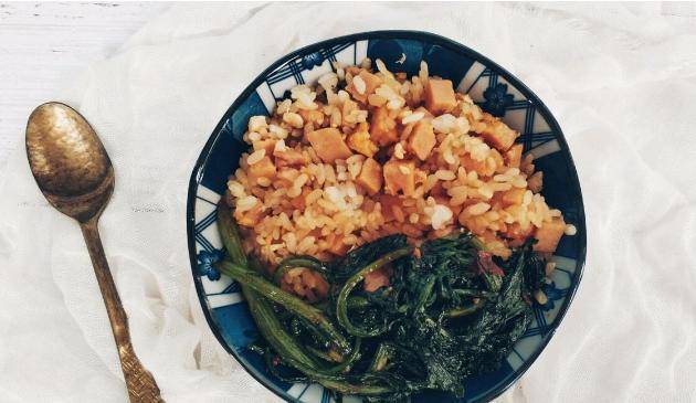 鸡蛋炒大米饭教程 aaa9451de97b4345add17b57efe72951.jpeg