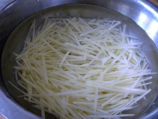 土豆丝怎么切得漂亮 c5af1b3ebb4e453487770f3ab85c6e7f.jpeg