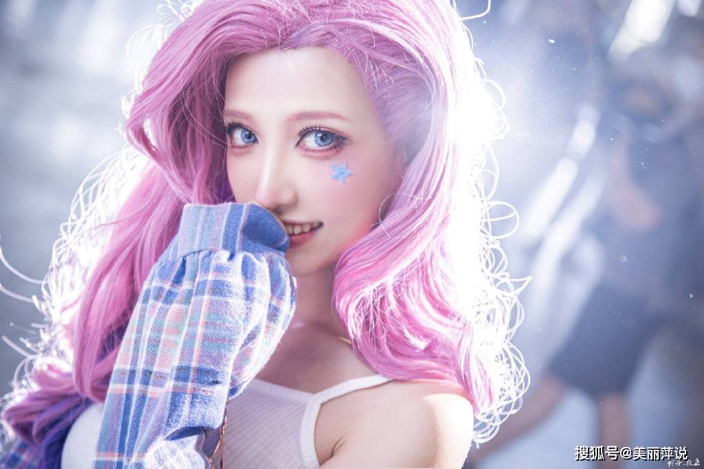 美女写真:萨勒芬妮cosplay美女性感撩人写真图片