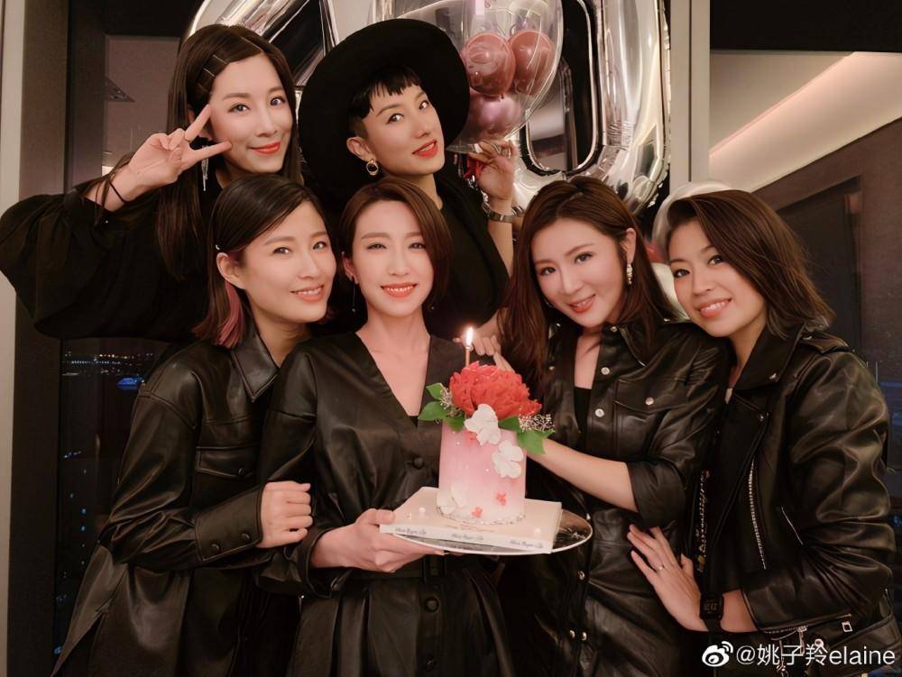 原创姐妹情深李施嬅等人深夜为姚子羚庆生寿星女表示惊喜连连