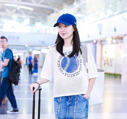 牛仔短裙配什么帽子蓝色 e59318a0f34e4fe7be382f4550549f01.jpeg