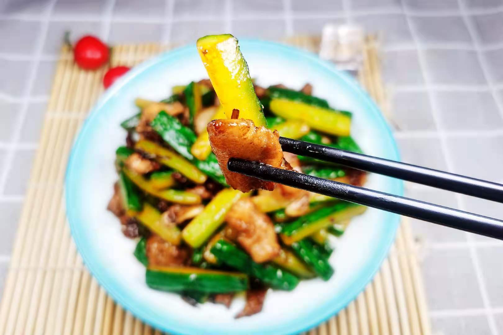 如何炒黄瓜好吃 58ad35e048a045228d8a7a04a30761d8.jpeg