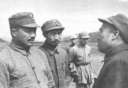 原创抗战时八路军军衔,一位上将九位中将,有两位中将让人很意外