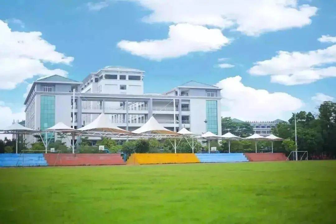 一所堪称环境一流的花园式大学 广州华夏职业学院 校园风景 学校环境