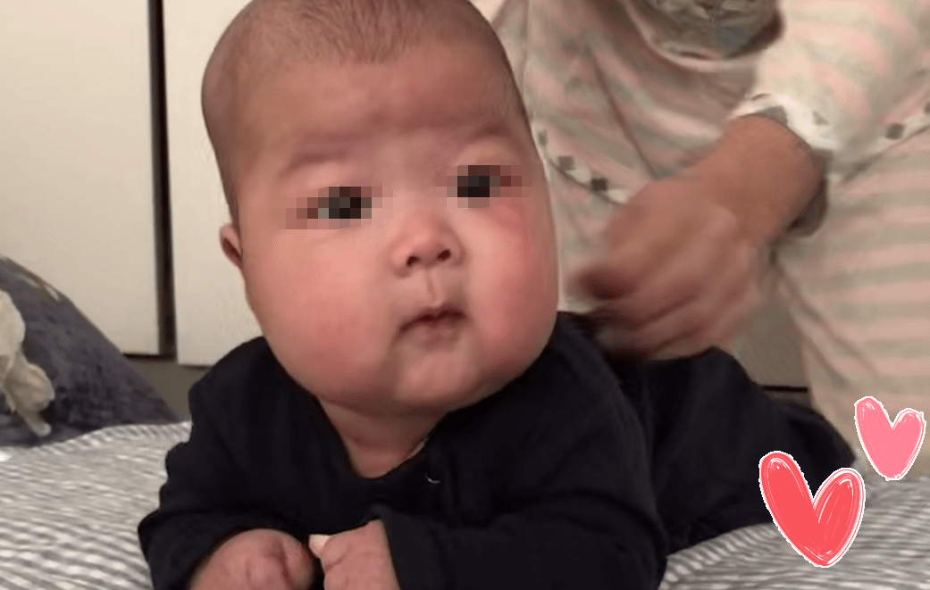 动作|父母了解下各阶段娃该掌握啥技能？2岁内宝宝“大动作发育表”