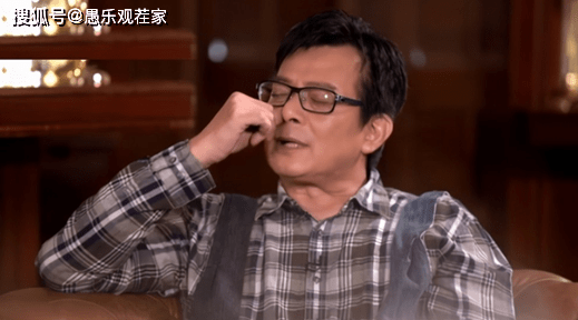 59岁黄日华再谈丧妻之痛,表示对妻子亏欠太多