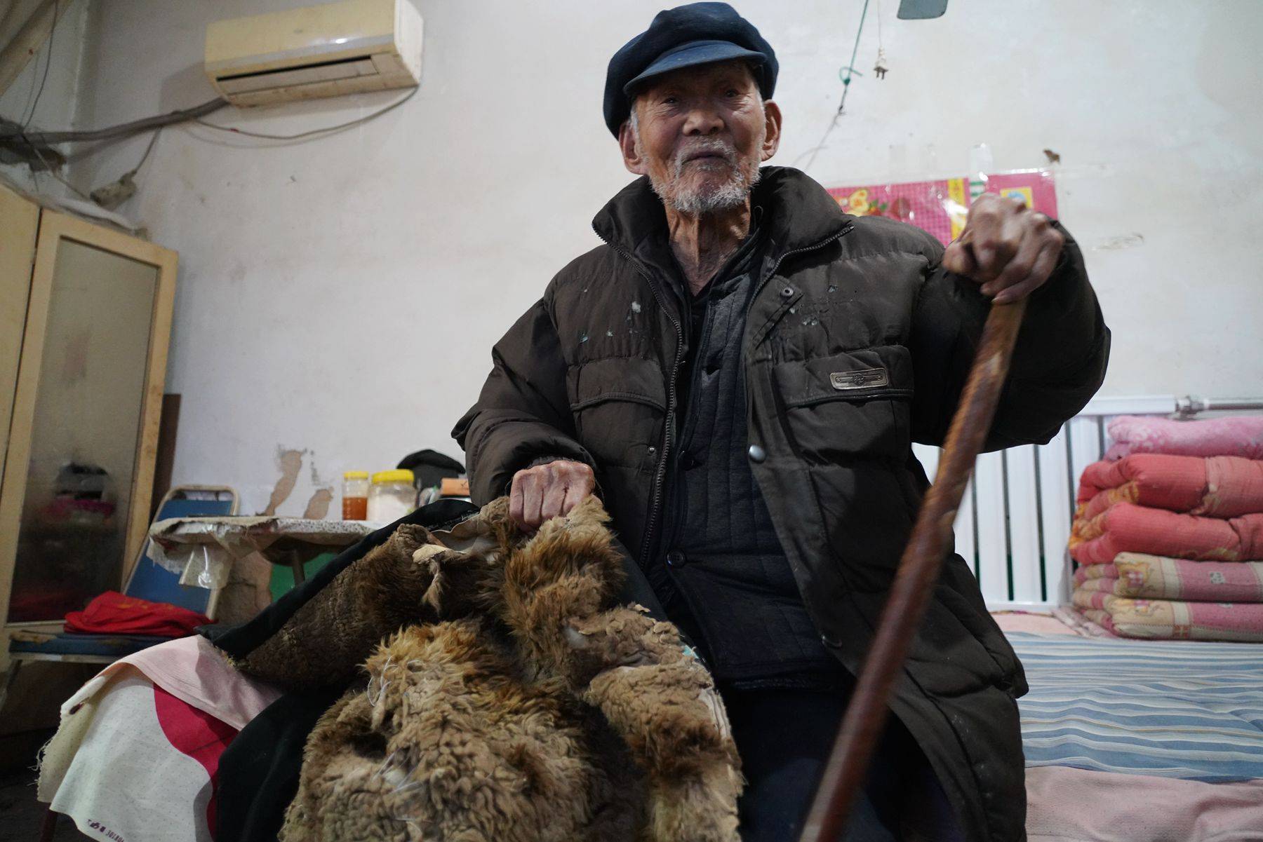 图片上这位乐呵呵的老爷爷名叫张克敏,今年100多岁了,老人家是山西省