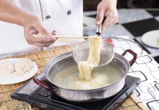 煮猪肉的正确方法冷水下锅 1b132b0745b94565bf3a3774dd4da935.jpeg