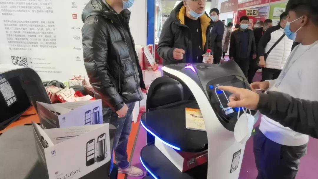 普渡送餐机器人亮相第七届中国(北京)火锅食材用品展览会!