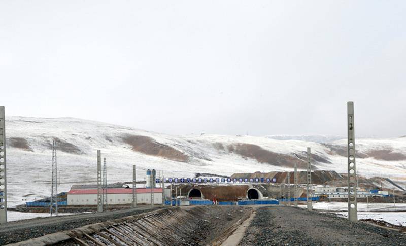 世界最长高原铁路隧道,32公里7建成,月排水量顶半个西湖