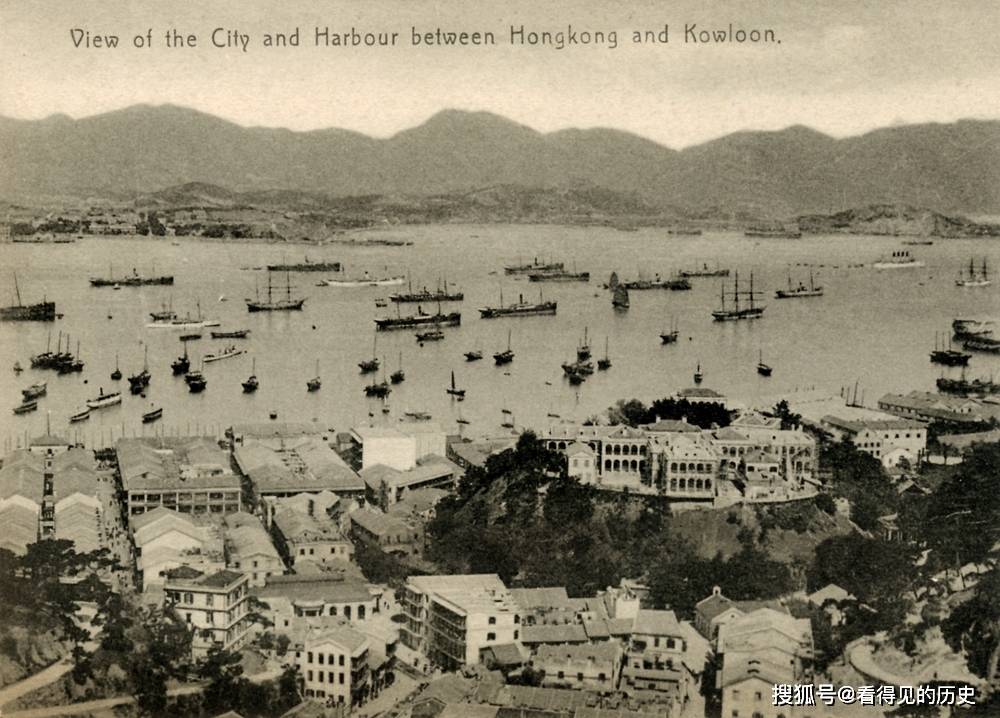 老照片1890年代的香港清兵于九龙寨城前处决海盗
