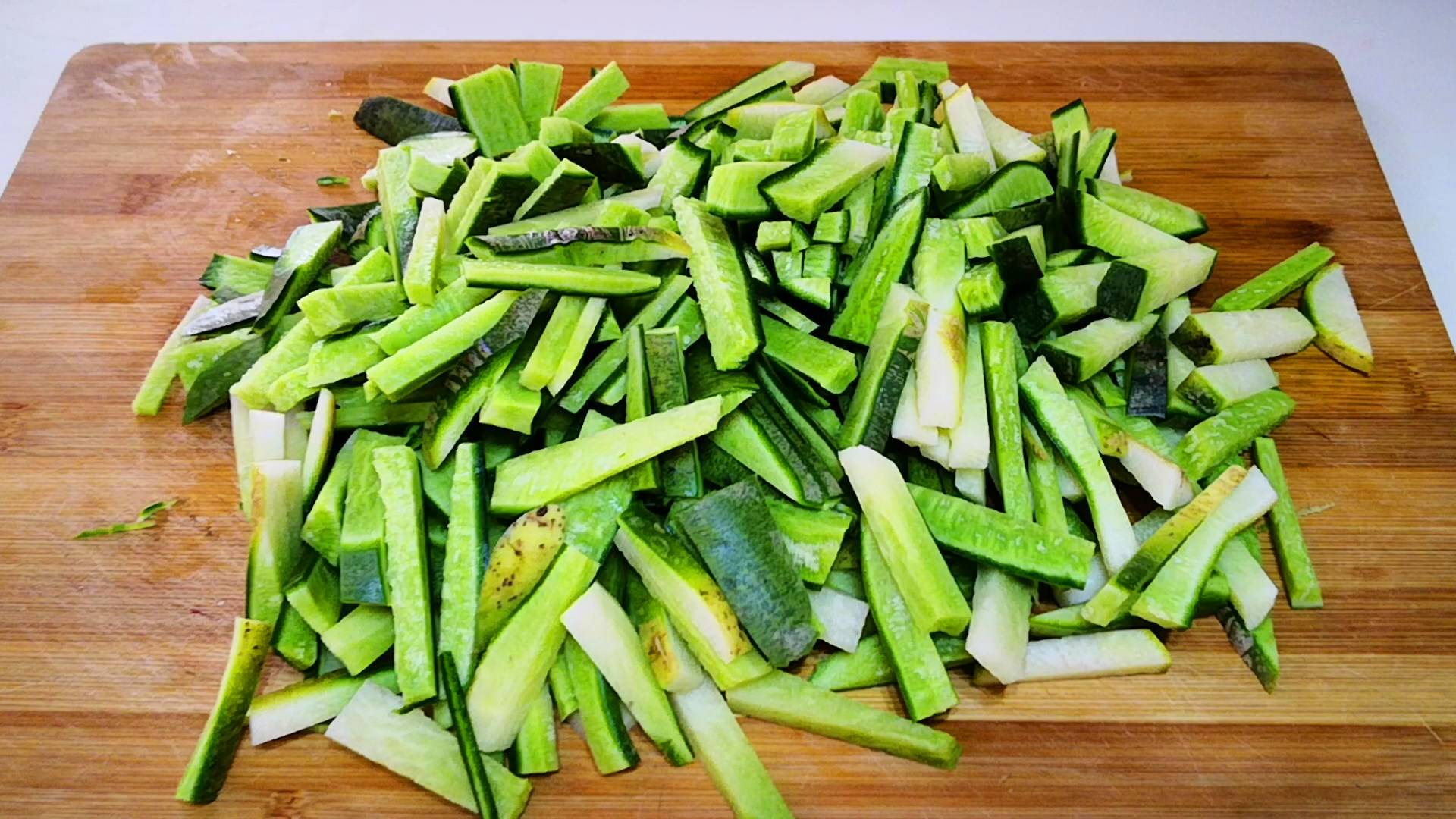 如何切萝卜晒干 6ebf78f4a92044d1b7676fd051f8ce26.jpeg