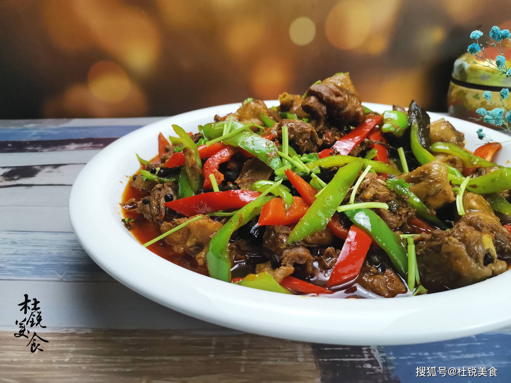 烧鸡如何做成大盘鸡 4e17278207364fe29a94589acf6d9d82.jpeg