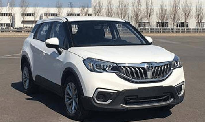 增加了原来的全景天窗,1.5L换成了1.6L,两年后终于出现了新华晨中国V3