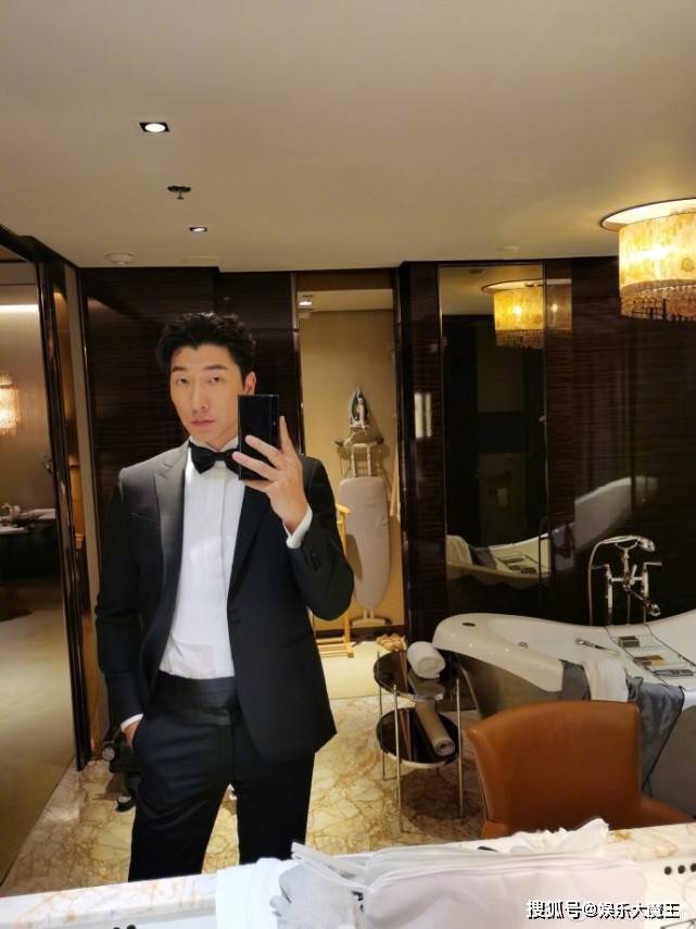 张亮儿子近照颜值海拔双高引赞叹，张亮不服晒