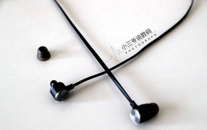 挂耳耳机使用方法 9cd36c0124f34cdb956f6284ecafc73c.jpeg