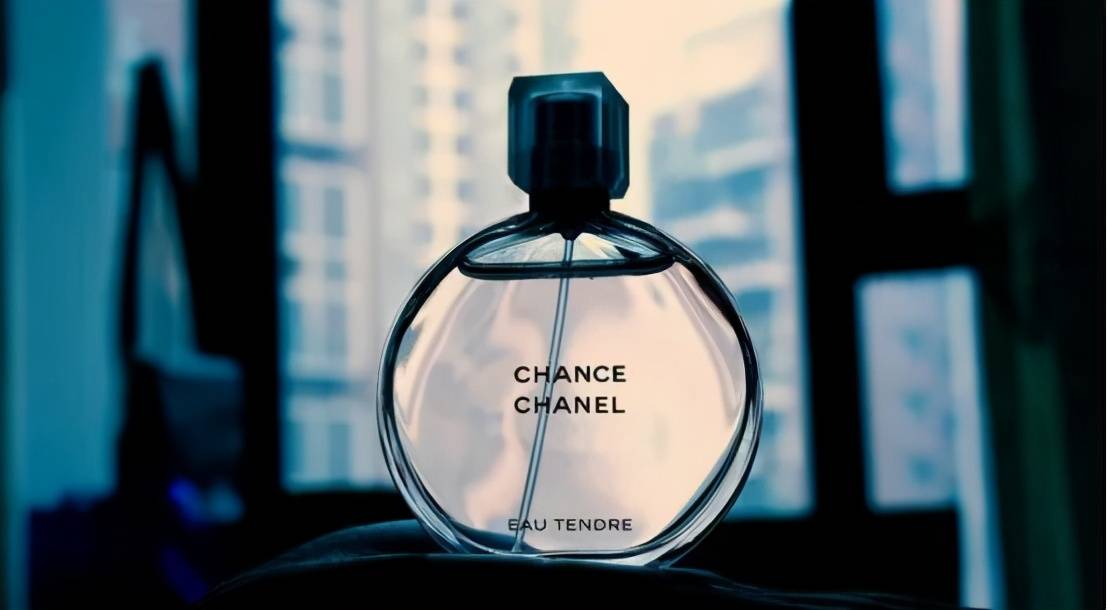 免费试用香水 e9a360f704f84bb292bd111c2977258b.jpeg