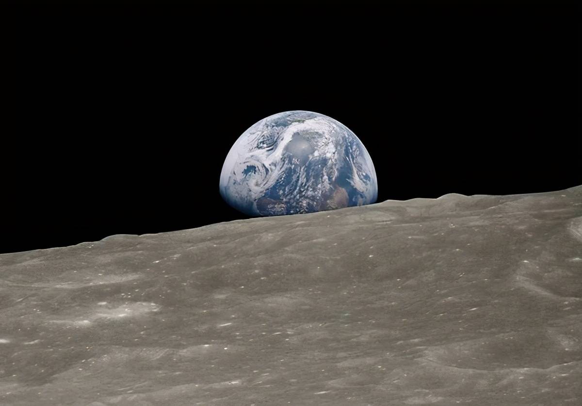 这张摄于1968年的地球照片,是用蔡司镜头拍下的