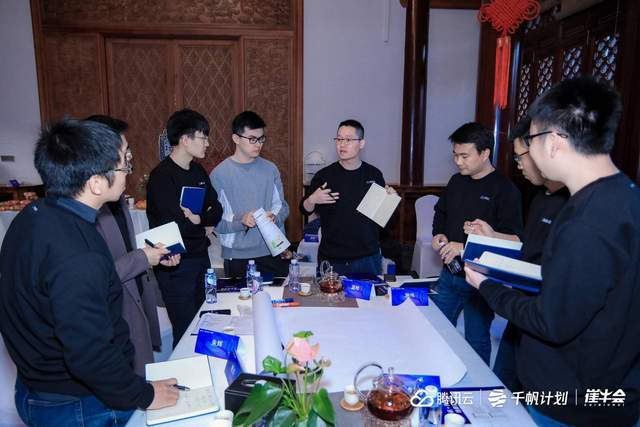 头脑风暴|头脑风暴「协同办公」的三大命题 ｜ 超级闭门会