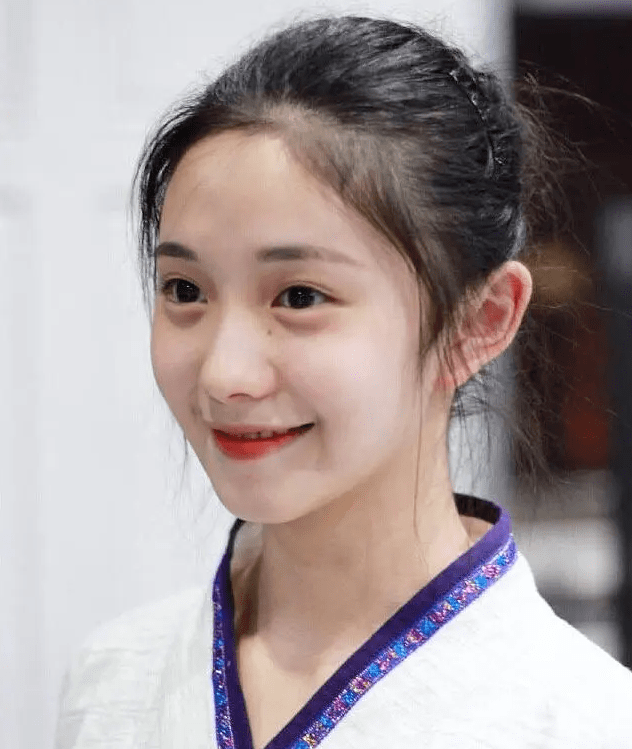原创16岁就被张艺谋选中,连演3部张艺谋电影,刘浩存到底有什么来头?