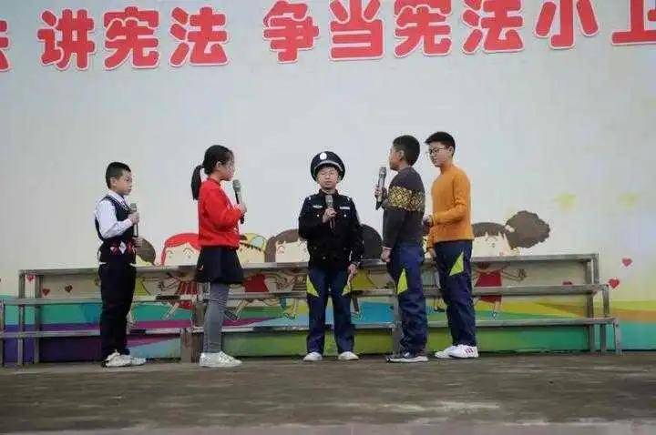 金华市教育局开展第七届国家宪法日"宪法晨读"活动