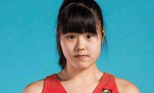 
中国女篮“女版奥尼尔” 身高2米体重206斤长相甜美 已名花有主【开云app官方网站】(图1)